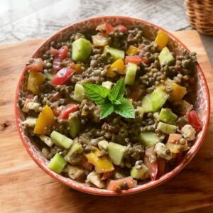 Salade de lentilles, poivrons confits & feta végétale