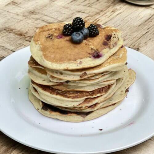 Pancakes vegan au yaourt et confiture