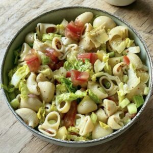 Salade de pâtes estivale : pipe rigate, sucrine et cœurs d'artichaut