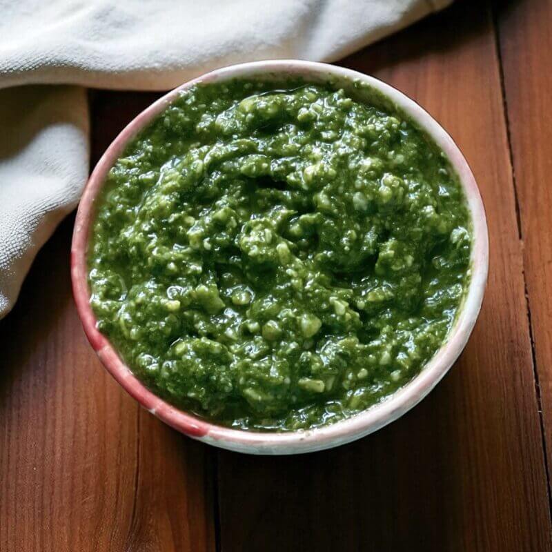 Pesto de fanes de radis