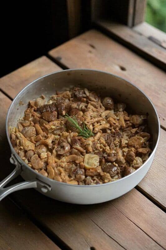 Poelle forestière,poêlée champignons châtaignes,recette automne,champignons et châtaignes,plat réconfortant,recette rapide champignons,idée repas automne